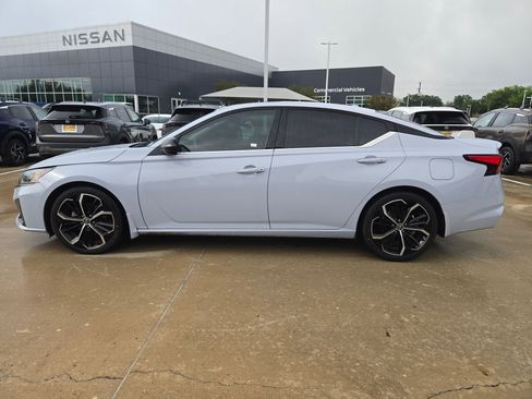 Used 2023 Nissan Altima 2.5 SR w/ SR Premium Package FWD image 6