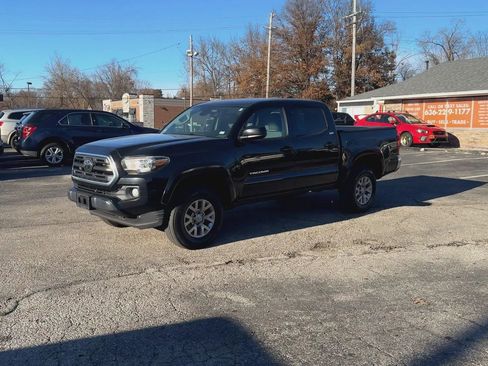 Used 2018 Toyota Tacoma SR5 image 4