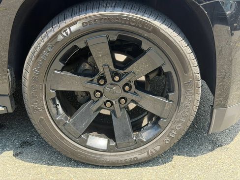 Used 2018 GMC Yukon XL Denali AWD/4WD image 9