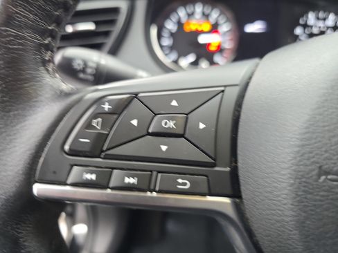 Certified 2019 Nissan Rogue SV w/ Sun & Sound Touring Package image 17