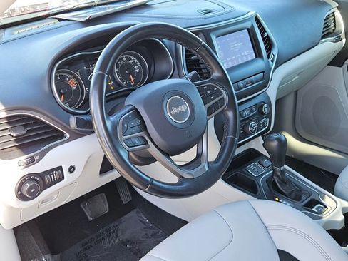 Used 2020 Jeep Cherokee Latitude Plus w/ Comfort/Convenience Group image 10