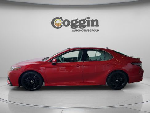 Used 2022 Toyota Camry XSE image 2