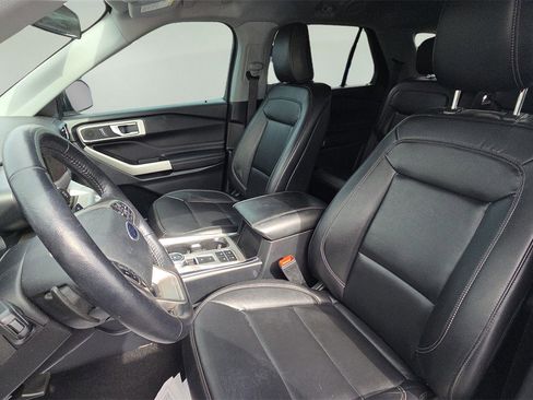 Used 2020 Ford Explorer XLT w/ Equipment Group 202A image 21