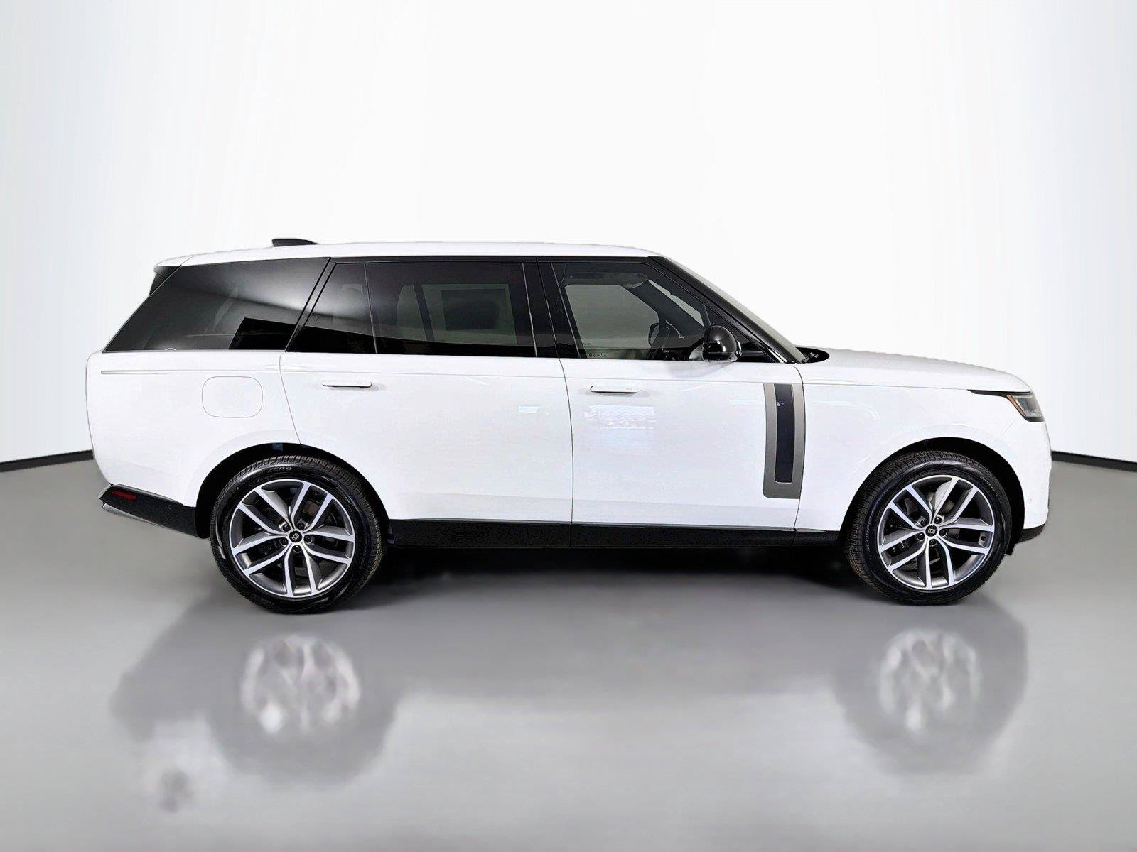 New 2027 Land Rover Range Rover Long Wheelbase SE AWD/4WD image 4