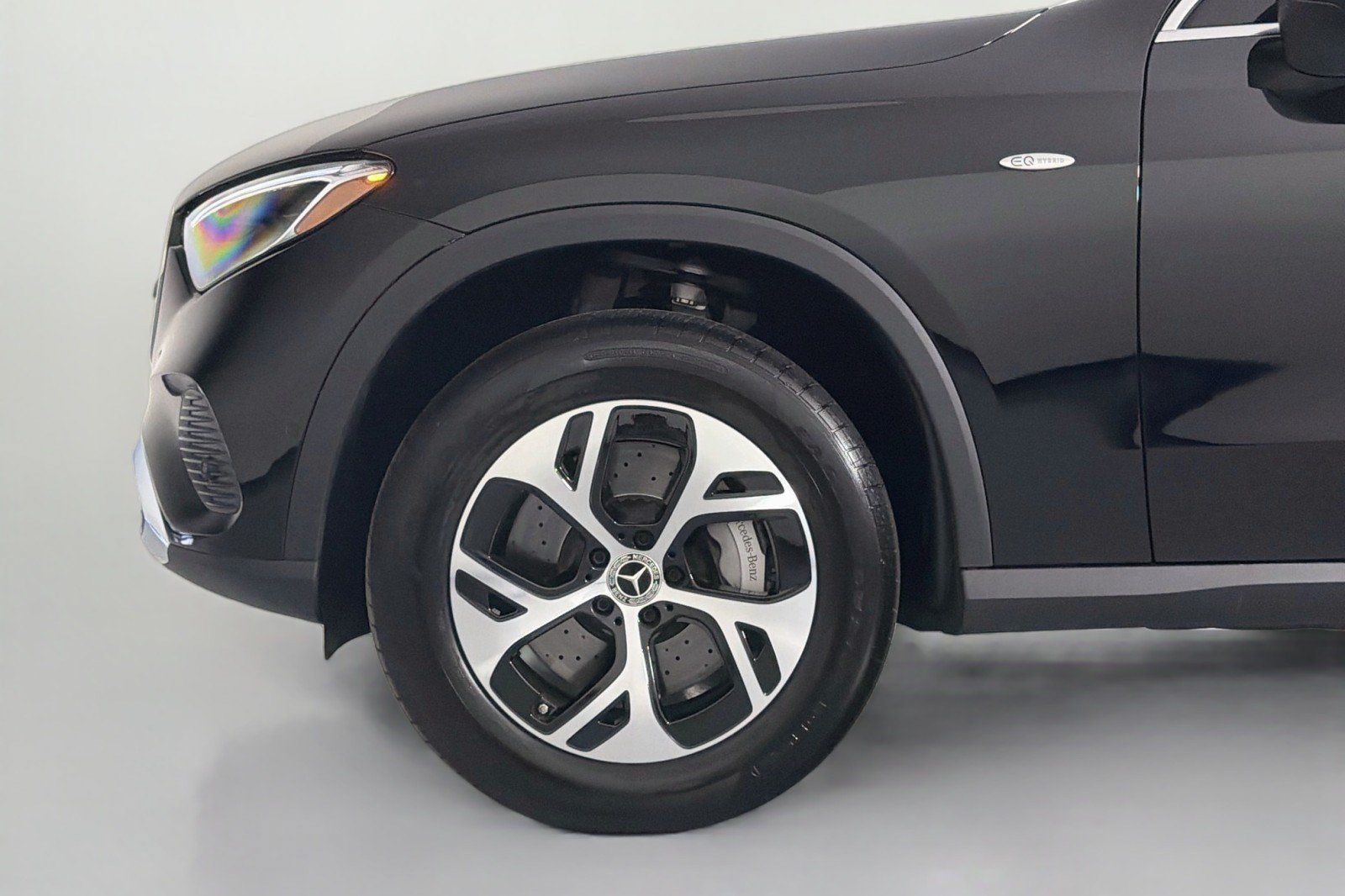 Certified 2025 Mercedes-Benz GLC 350e 4MATIC w/ Driver Assistance Package image 11