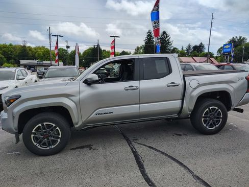 Used 2024 Toyota Tacoma TRD Sport w/ TRD Sport Upgrade Package AWD/4WD image 8