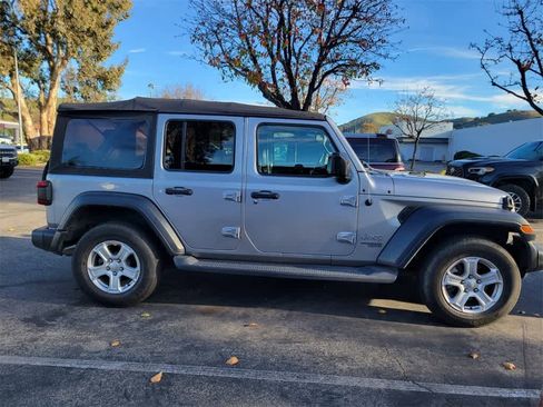 Used 2018 Jeep Wrangler Unlimited Sport S image 8