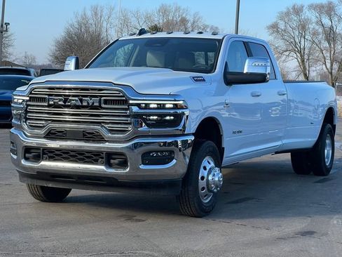 Used 2025 RAM 3500 Laramie image 58