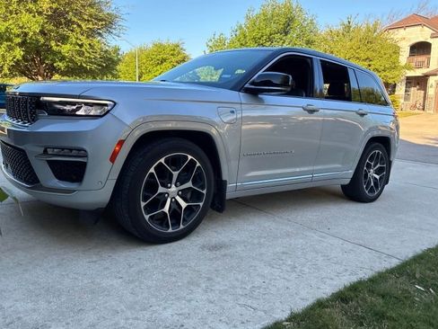 Used 2022 Jeep Grand Cherokee Summit AWD/4WD image 2