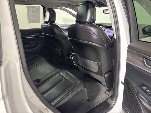Used 2023 Jeep Grand Cherokee Limited AWD/4WD image 26