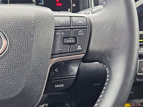 Used 2025 Toyota Camry SE w/ Convenience Package image 25