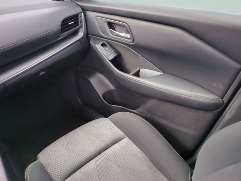 Used 2024 Nissan Rogue SV image 17