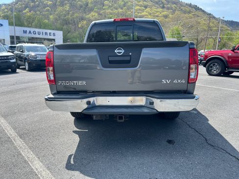 Used 2019 Nissan Frontier SV image 5