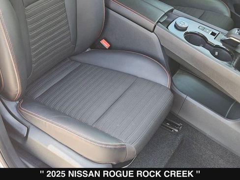 Used 2025 Nissan Rogue SV AWD/4WD image 33