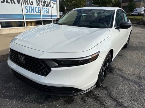 Certified 2025 Honda Accord SE image 10