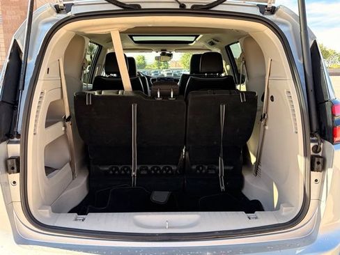 Used 2024 Chrysler Pacifica Limited FWD image 26