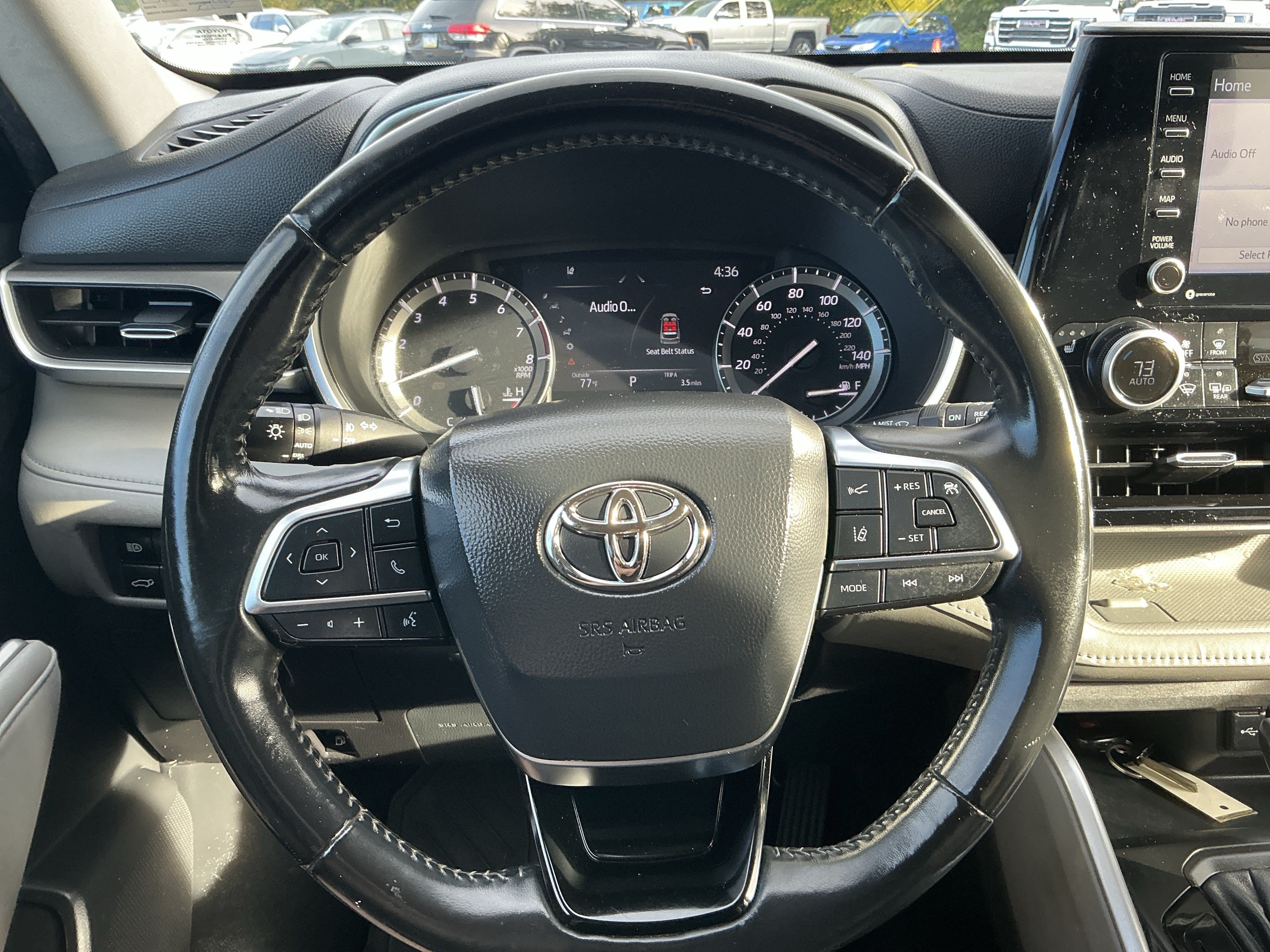 Used 2021 Toyota Highlander XLE AWD/4WD image 15