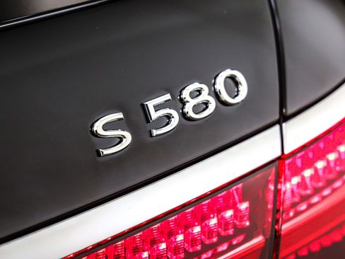 New 2026 Mercedes-Benz Maybach S 580 4MATIC image 9
