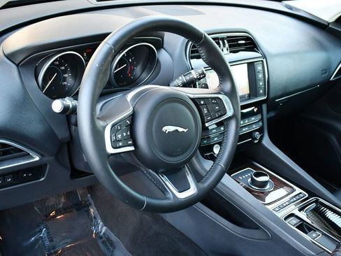 Used 2018 Jaguar F-PACE Prestige image 12