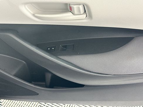 Used 2025 Toyota Corolla LE FWD image 28