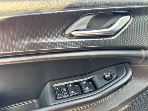 Used 2025 Jeep Grand Cherokee Altitude AWD/4WD image 13