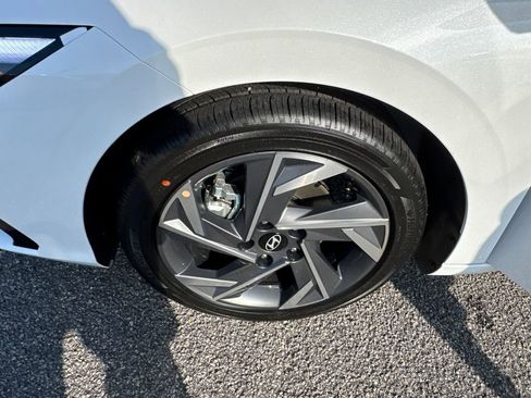 New 2026 Hyundai Elantra Limited image 22