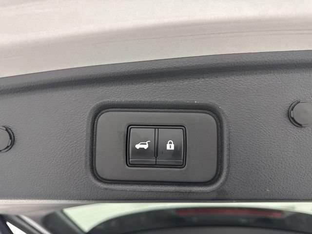 Used 2025 Nissan Pathfinder SV FWD image 27
