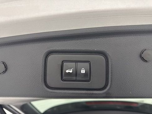 Used 2025 Nissan Pathfinder SV FWD image 27
