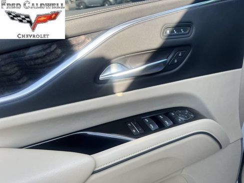 Used 2022 Cadillac Escalade Premium Luxury AWD/4WD image 29