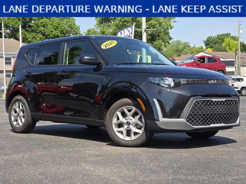 Used 2025 Kia Soul LX w/ LX Technology Package FWD image 1