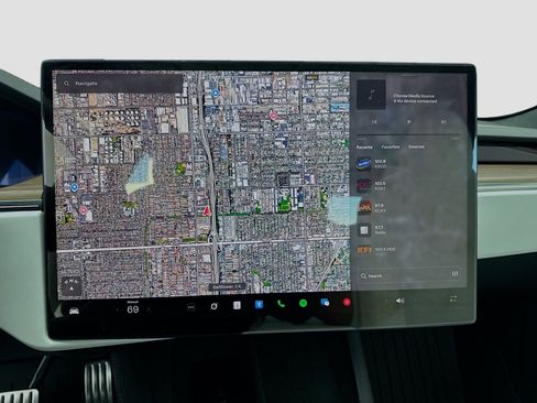 Used 2026 Tesla Model S image 9