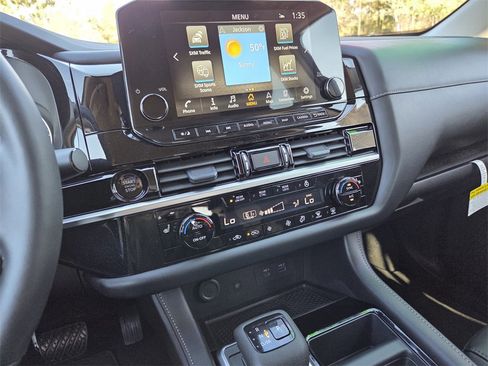 New 2025 Nissan Pathfinder SL image 7