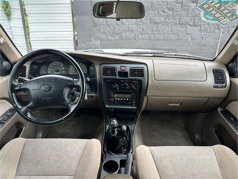 Used 2000 Toyota 4Runner SR5 AWD/4WD image 18
