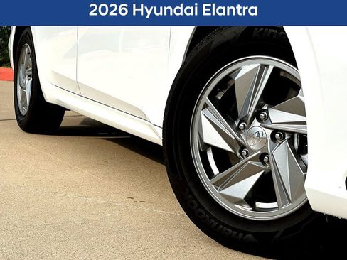Used 2026 Hyundai Elantra SE FWD image 2