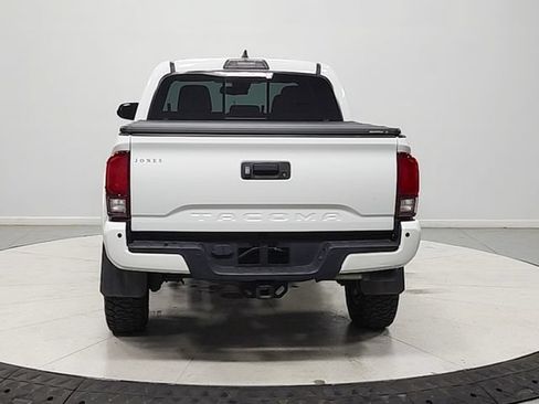 Used 2019 Toyota Tacoma TRD Sport w/ Technology Package AWD/4WD image 6