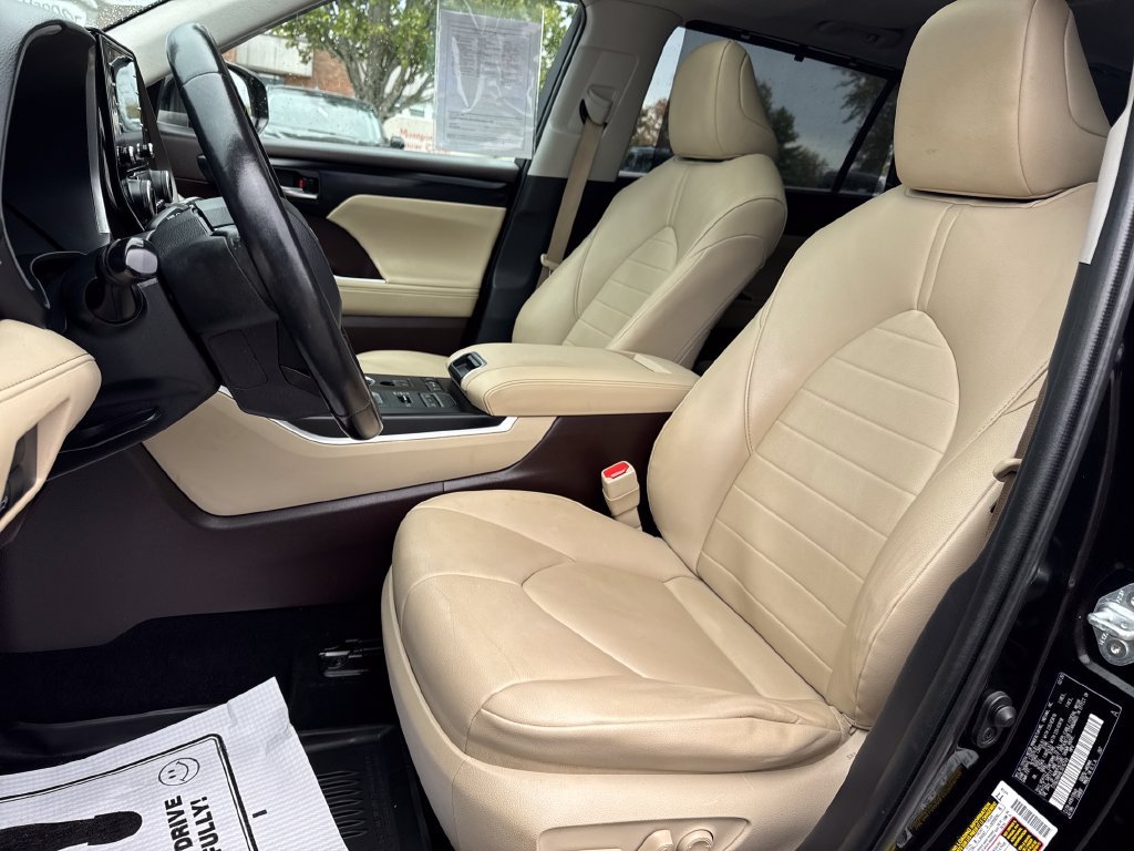 Used 2020 Toyota Highlander XLE AWD/4WD image 9