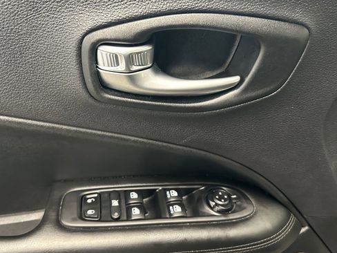 Used 2018 Jeep Compass Latitude image 10