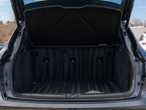 Certified 2025 Porsche Macan image 16