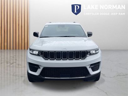 New 2025 Jeep Grand Cherokee Laredo w/ Luxury Tech Group I
