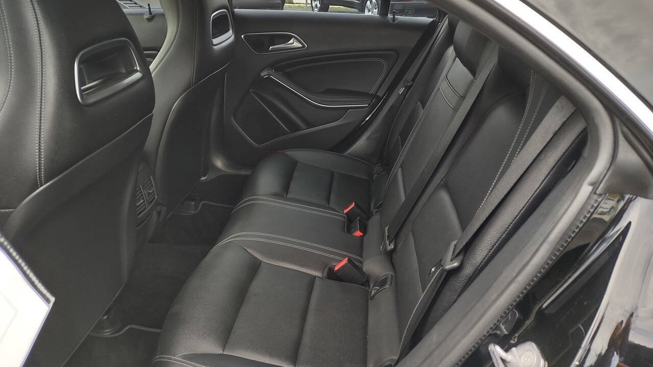 Used 2018 Mercedes-Benz CLA 250 image 28