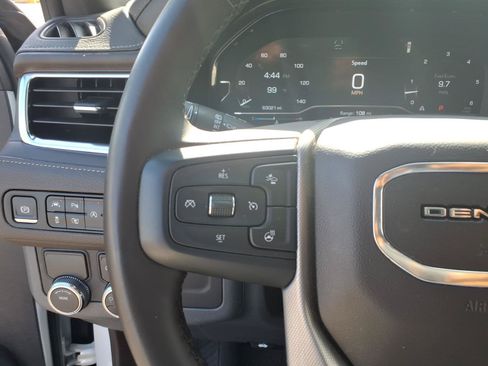 Used 2023 GMC Yukon Denali RWD image 11
