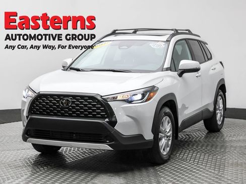Used 2023 Toyota Corolla Cross LE image 1
