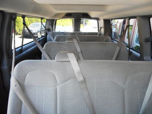 Used 2017 Chevrolet Express 3500 LT w/ LT Preferred Equipment Group RWD image 26