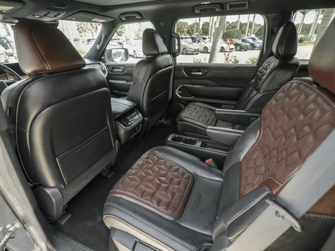Used 2025 Nissan Armada Platinum image 33