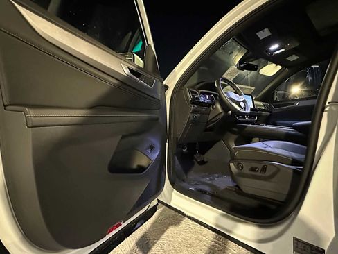 New 2026 Volkswagen Atlas Cross Sport SE image 19