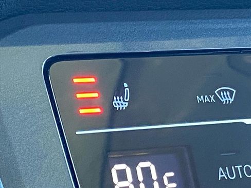 Certified 2022 Volkswagen Tiguan SE image 15