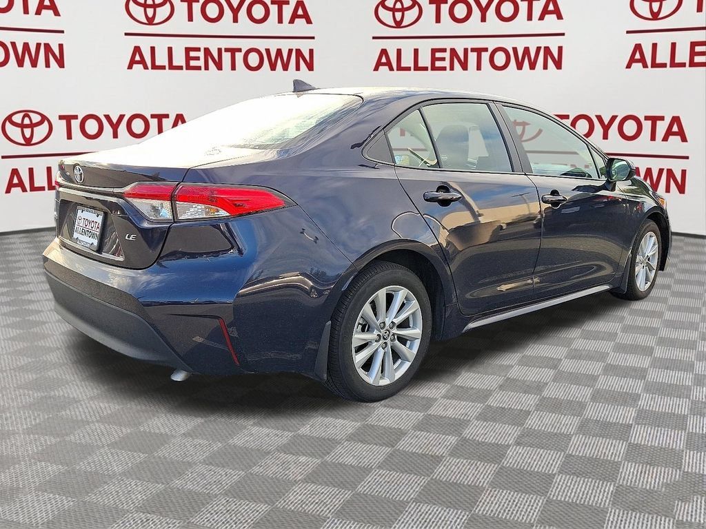 Used 2025 Toyota Corolla LE w/ LE Premium Package FWD image 7