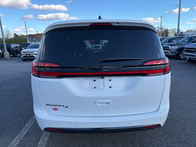 New 2026 Chrysler Pacifica Select w/ S Appearance Package FWD image 4