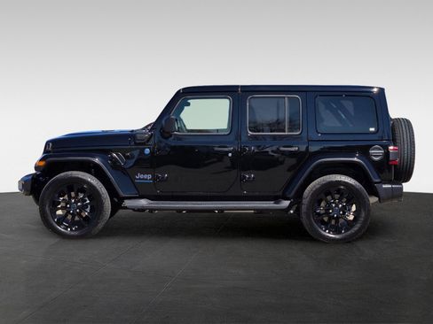 Used 2025 Jeep Wrangler Unlimited Sahara image 7