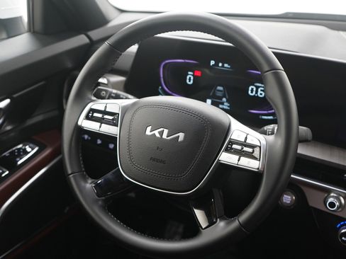 Used 2024 Kia Telluride EX w/ EX Captain's Chair Package image 15